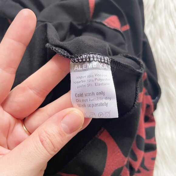 Alembika Black Red Animal Print Asymmetrical Hem Batwing Long Sleeve Top - Picture 6 of 7